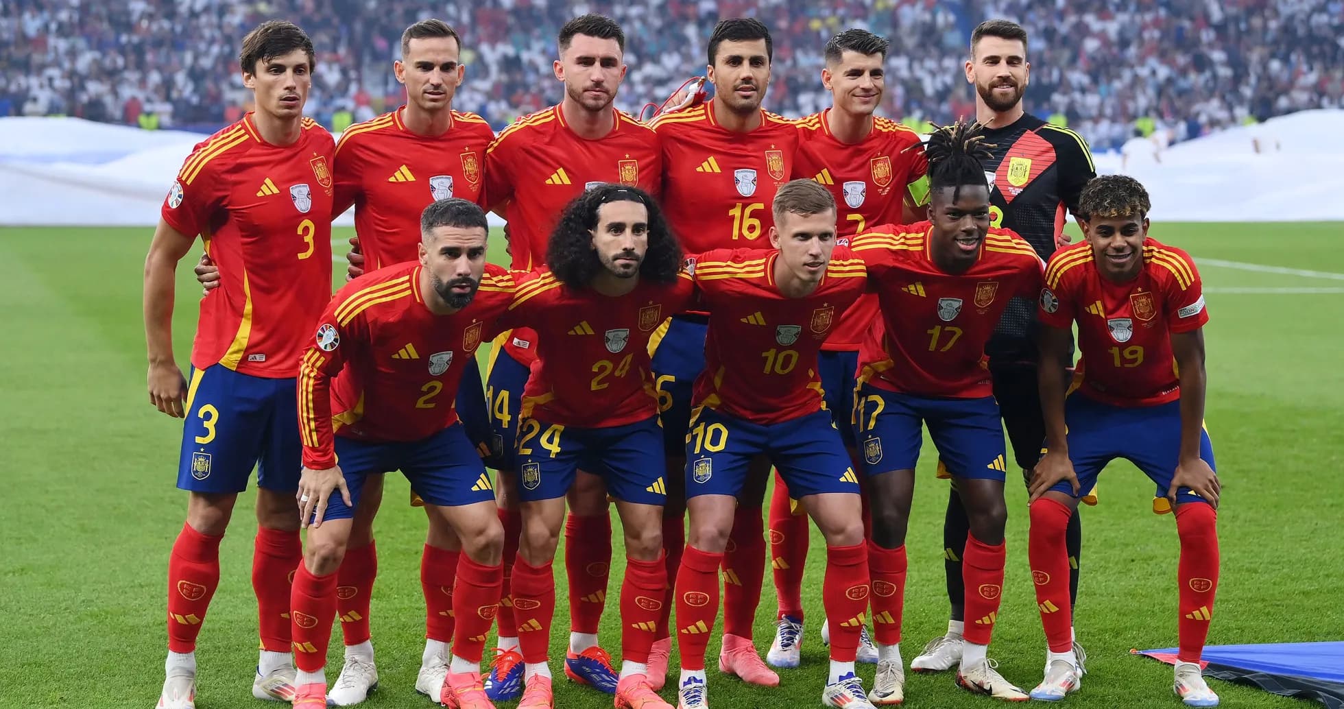 Equipo de fútbol de España posando antes del partido Equipo de fútbol de España posando antes del partido