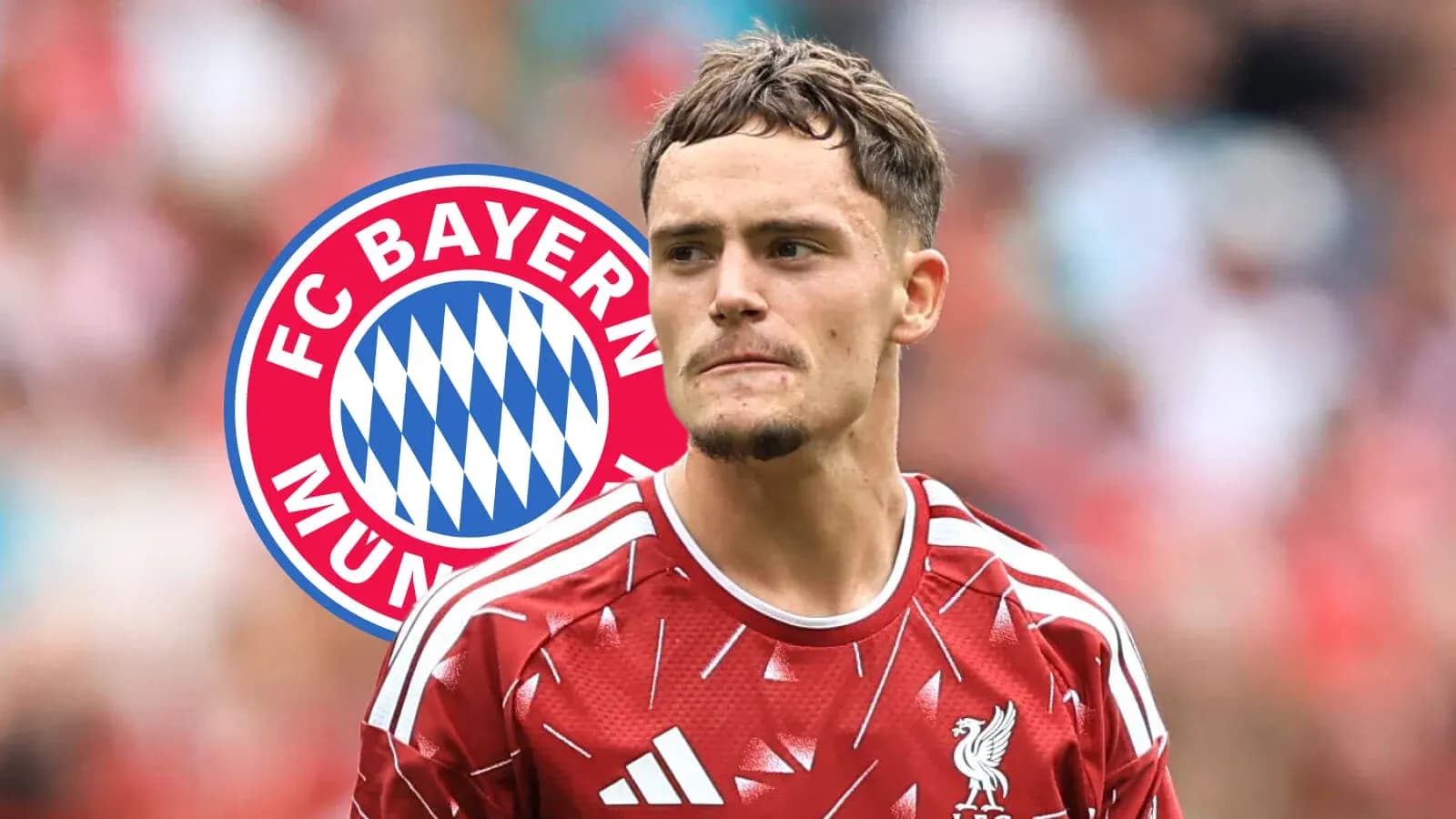 Jugador de Liverpool con camiseta roja y logo de Bayern Jugador de Liverpool con camiseta roja y logo de Bayern