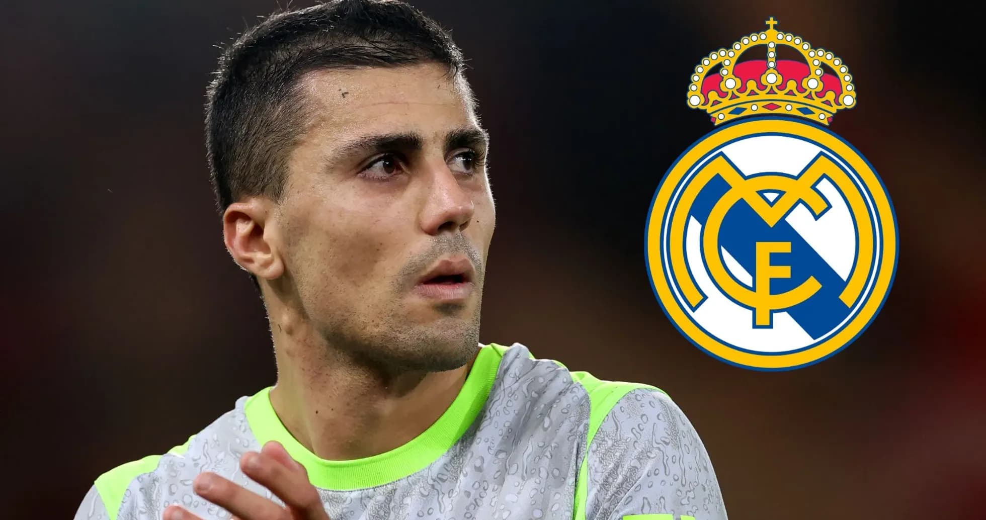 Jugador de fútbol en uniforme con logo del Real Madrid Jugador de fútbol en uniforme con logo del Real Madrid