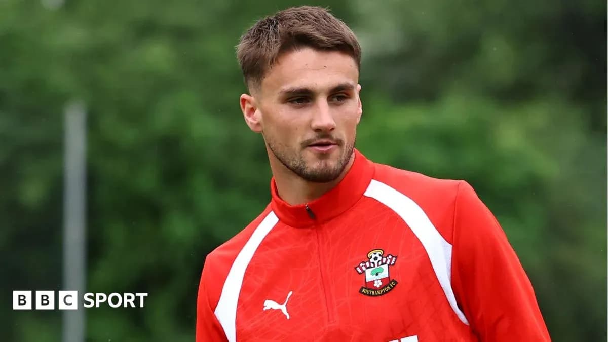 Jugador de Southampton FC en sesión de entrenamiento Jugador de Southampton FC en sesión de entrenamiento