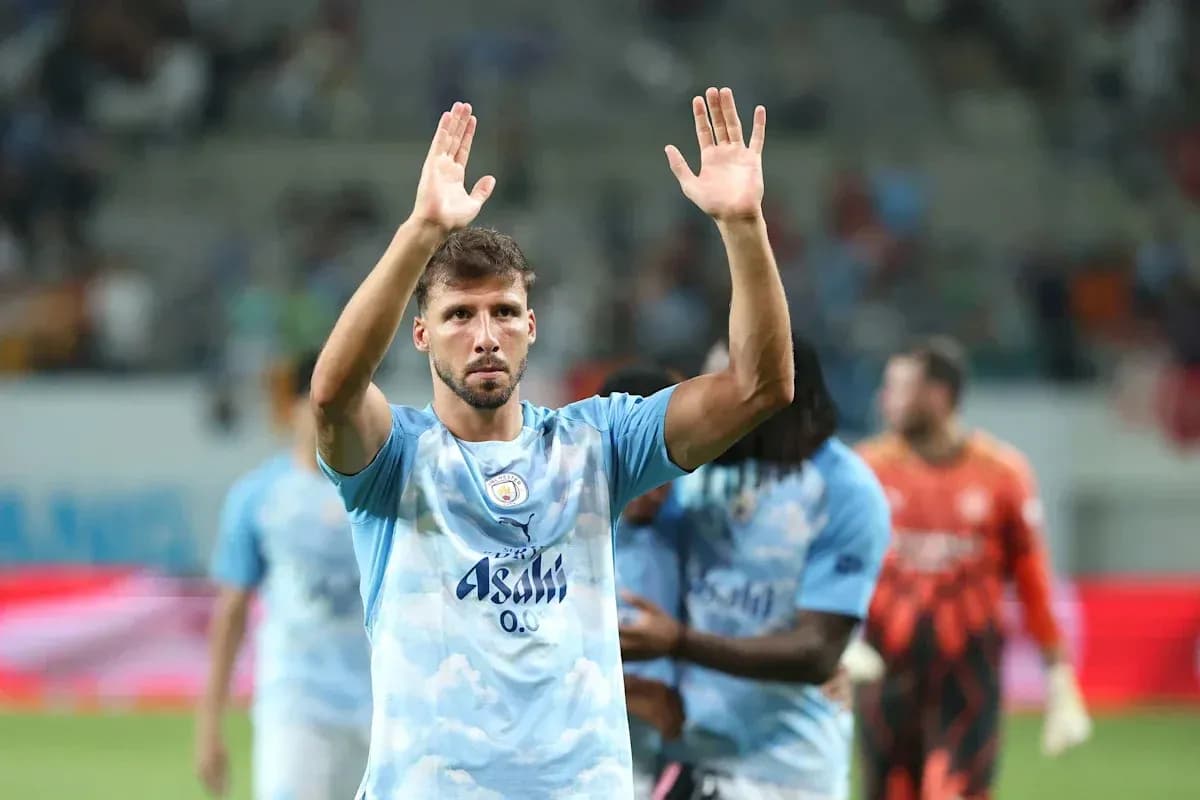 Jugador de Manchester City saludando al público Jugador de Manchester City saludando al público