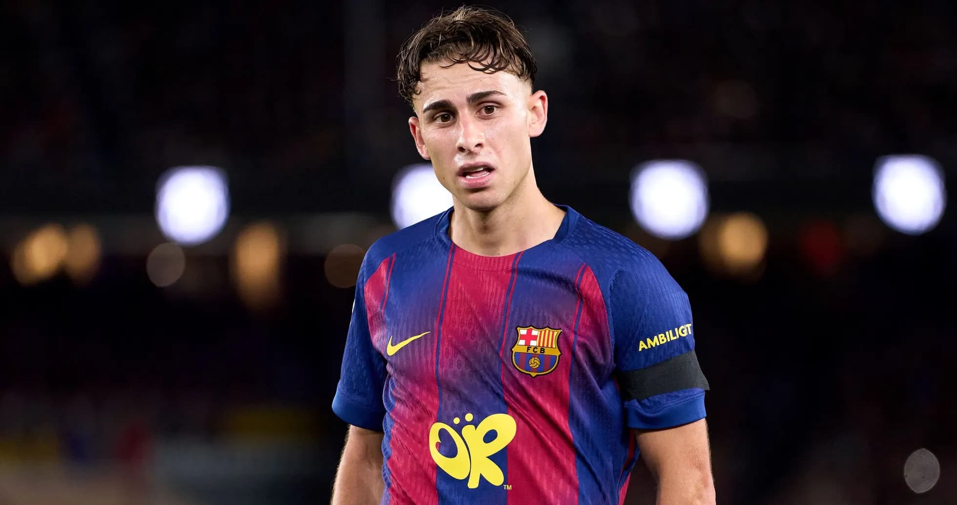 Jugador del FC Barcelona en el campo durante partido Jugador del FC Barcelona en el campo durante partido