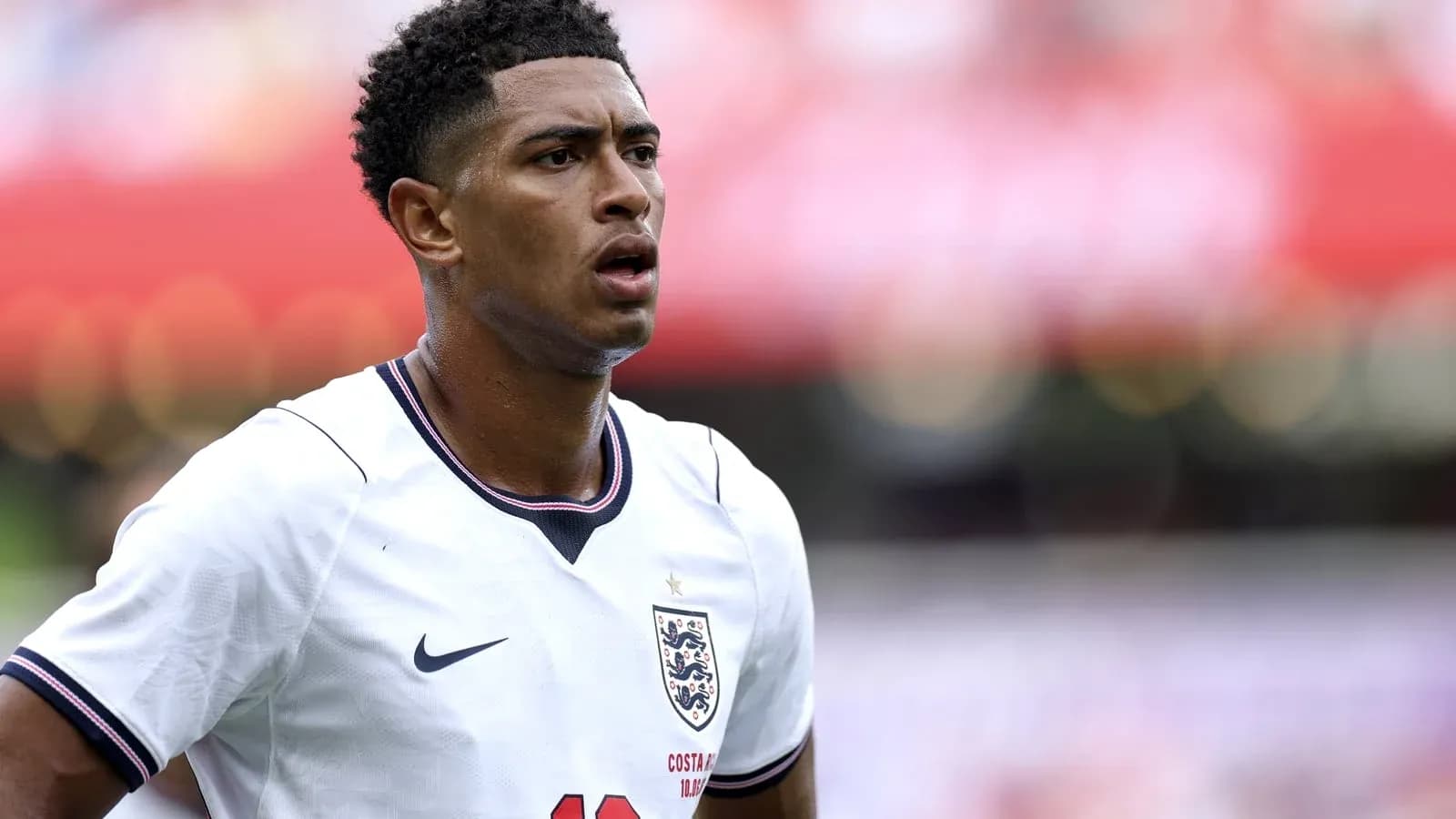 Jugador de Inglaterra en el campo durante un partido Jugador de Inglaterra en el campo durante un partido