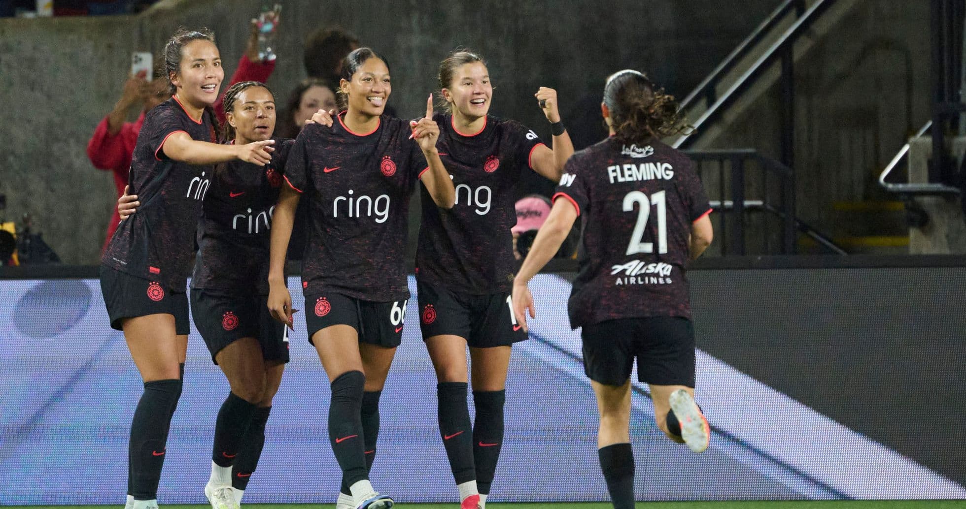 Jugadoras del Portland Thorns celebrando un gol Jugadoras del Portland Thorns celebrando un gol