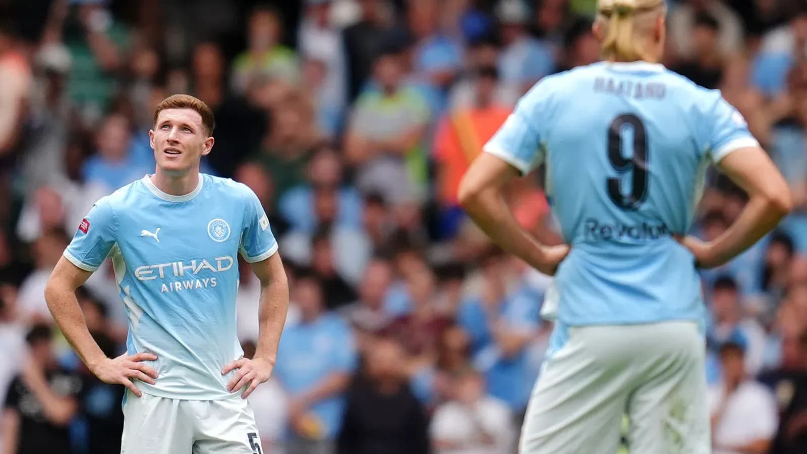 Jugadores de Manchester City en el campo durante partido Jugadores de Manchester City en el campo durante partido