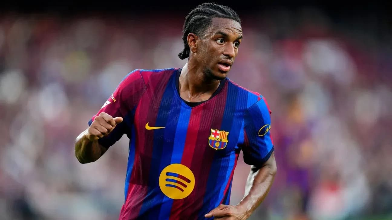 Jugador de Barcelona corriendo en el campo Jugador de Barcelona corriendo en el campo
