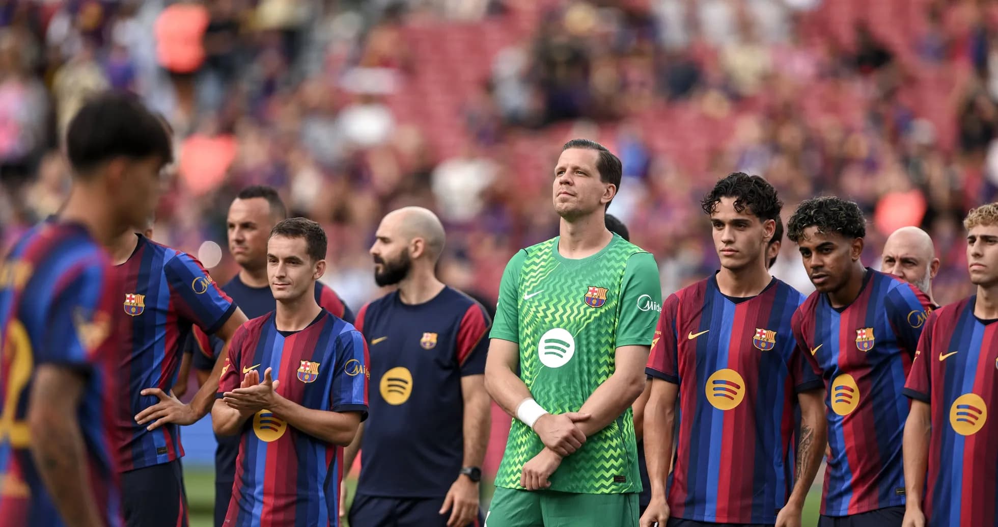 Jugadores del FC Barcelona alineados antes del partido Jugadores del FC Barcelona alineados antes del partido