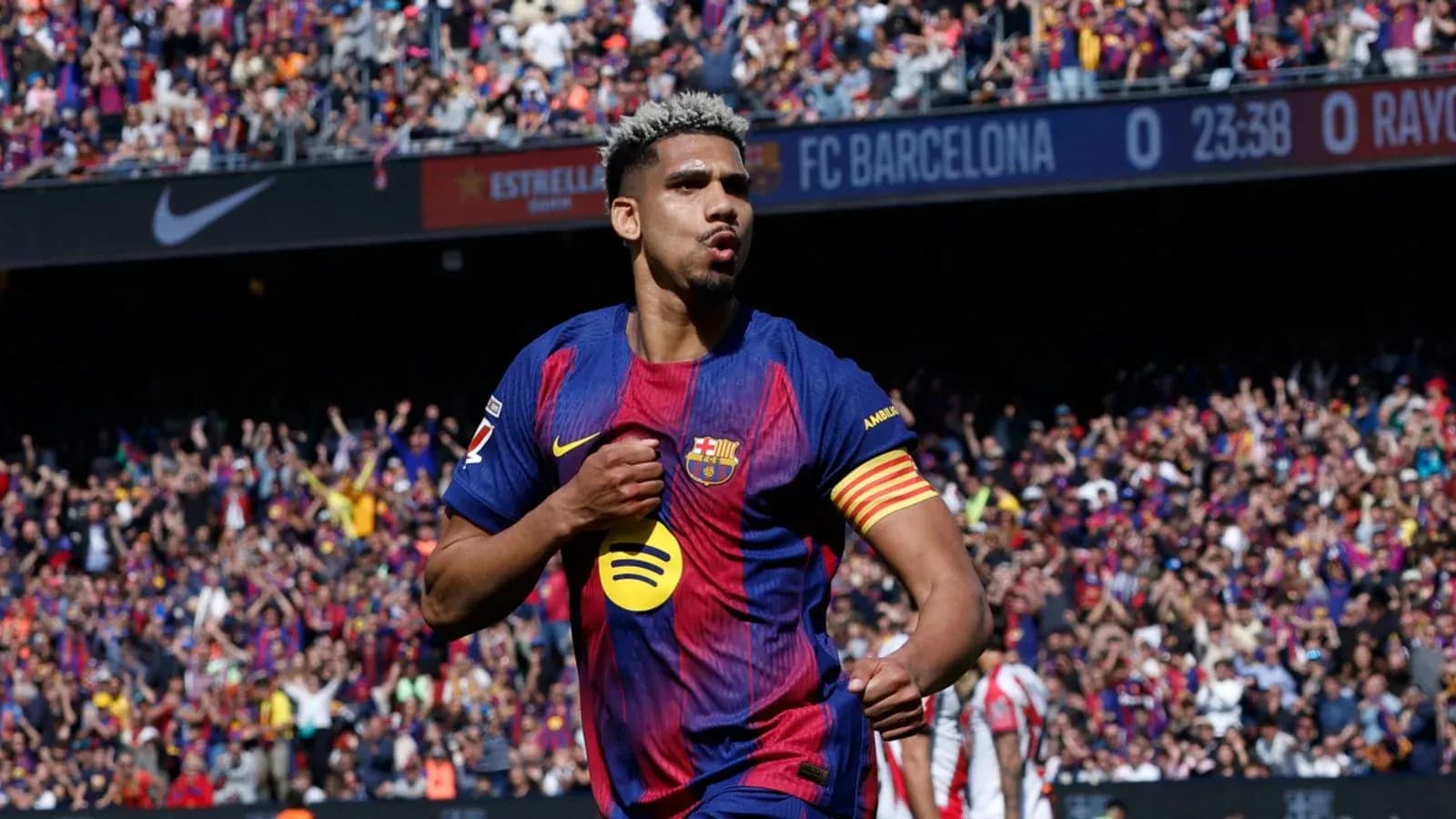 Jugador del Barcelona celebrando un gol en el estadio Jugador del Barcelona celebrando un gol en el estadio