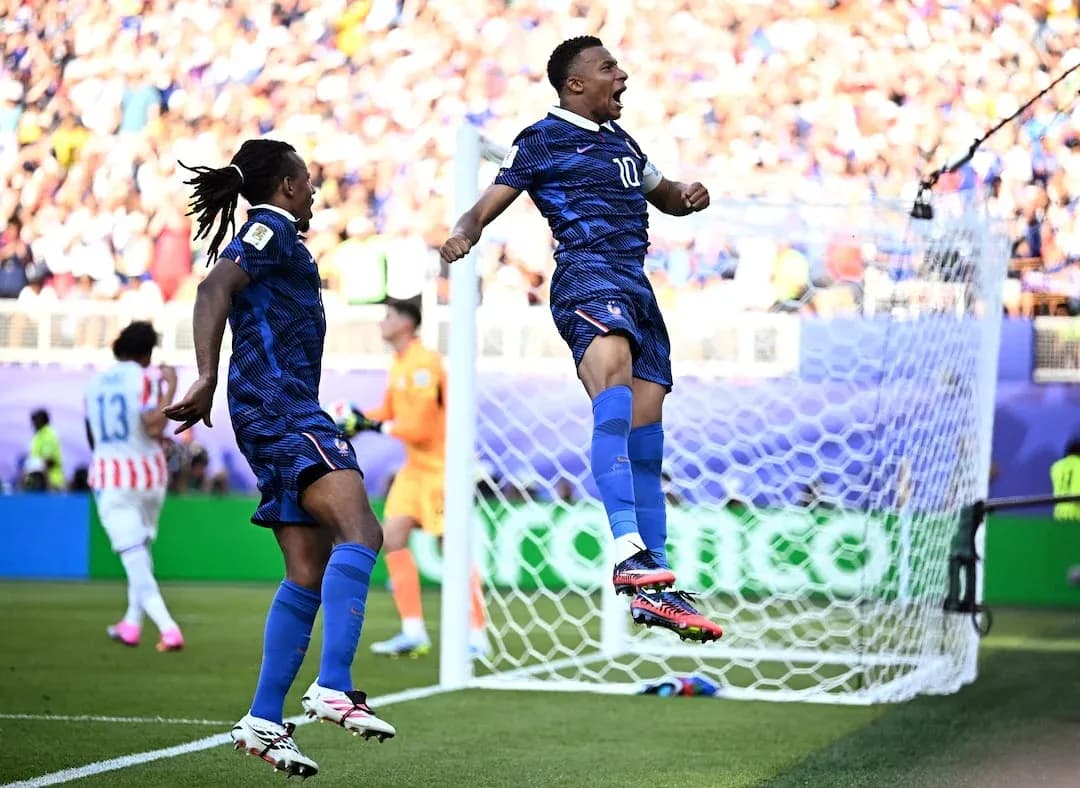 Jugadores de Francia celebrando un gol Jugadores de Francia celebrando un gol