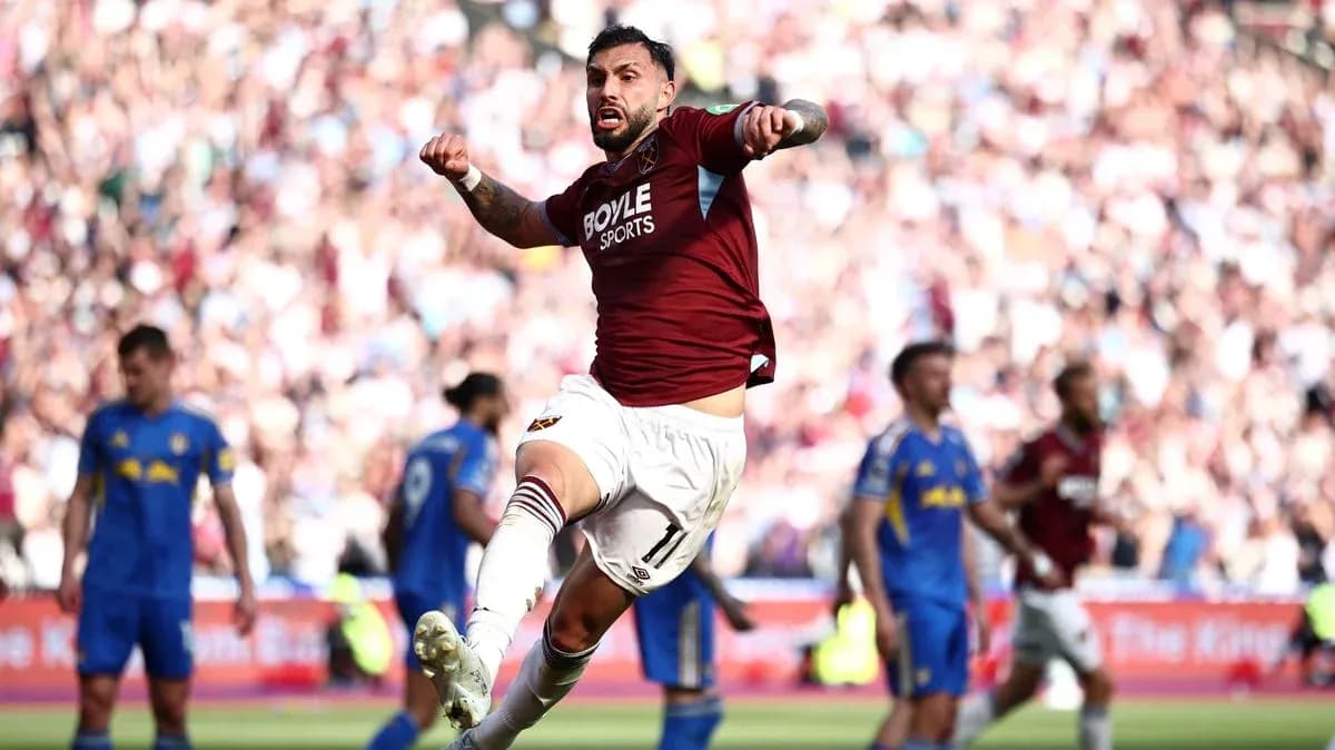 Jugador de West Ham celebrando un gol en el estadio Jugador de West Ham celebrando un gol en el estadio