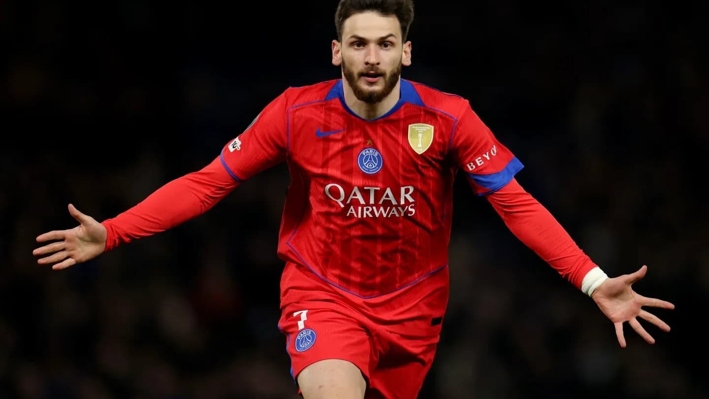 Jugador de PSG celebrando un gol en el partido Jugador de PSG celebrando un gol en el partido