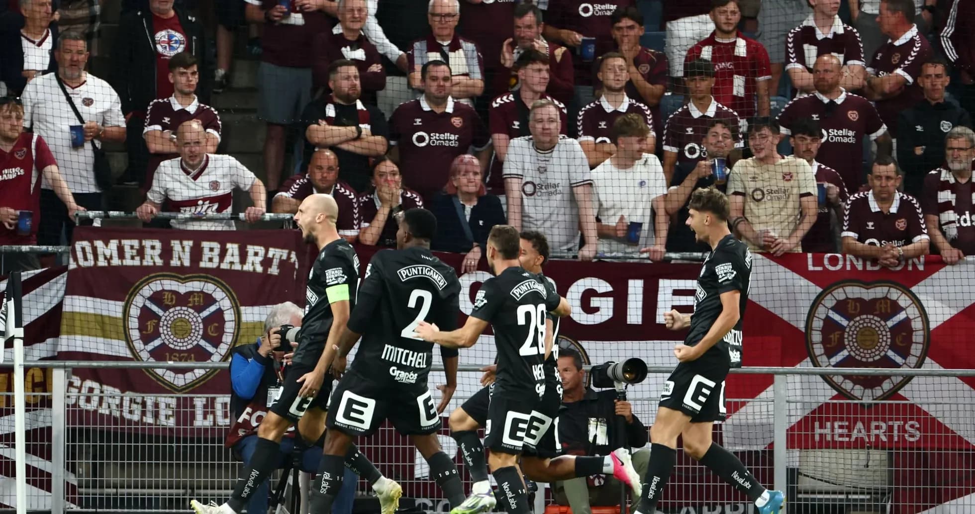 Jugadores de Sturm Graz celebrando un gol Jugadores de Sturm Graz celebrando un gol