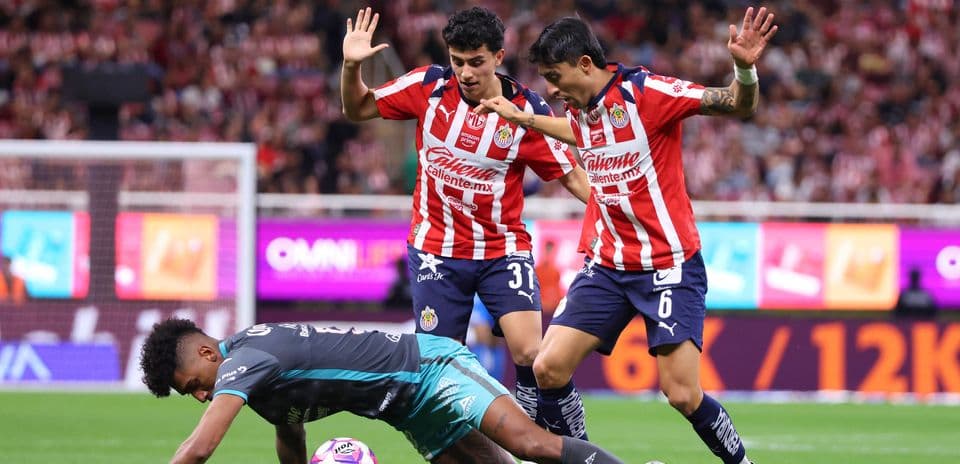 Mazatlán vs Guadalajara Chivas: Noche de Liga MX.jpg Mazatlán vs Guadalajara Chivas: Noche de Liga MX.jpg