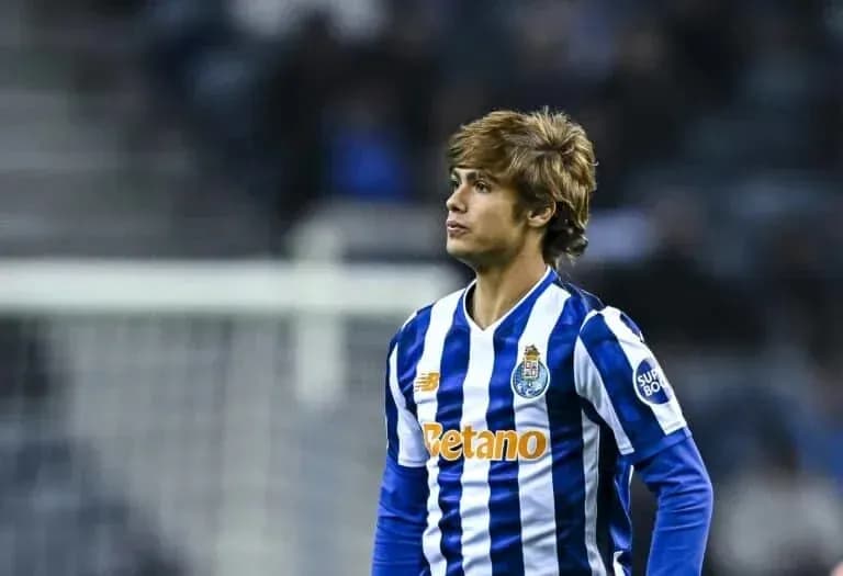Jugador de FC Porto en el campo durante un partido Jugador de FC Porto en el campo durante un partido