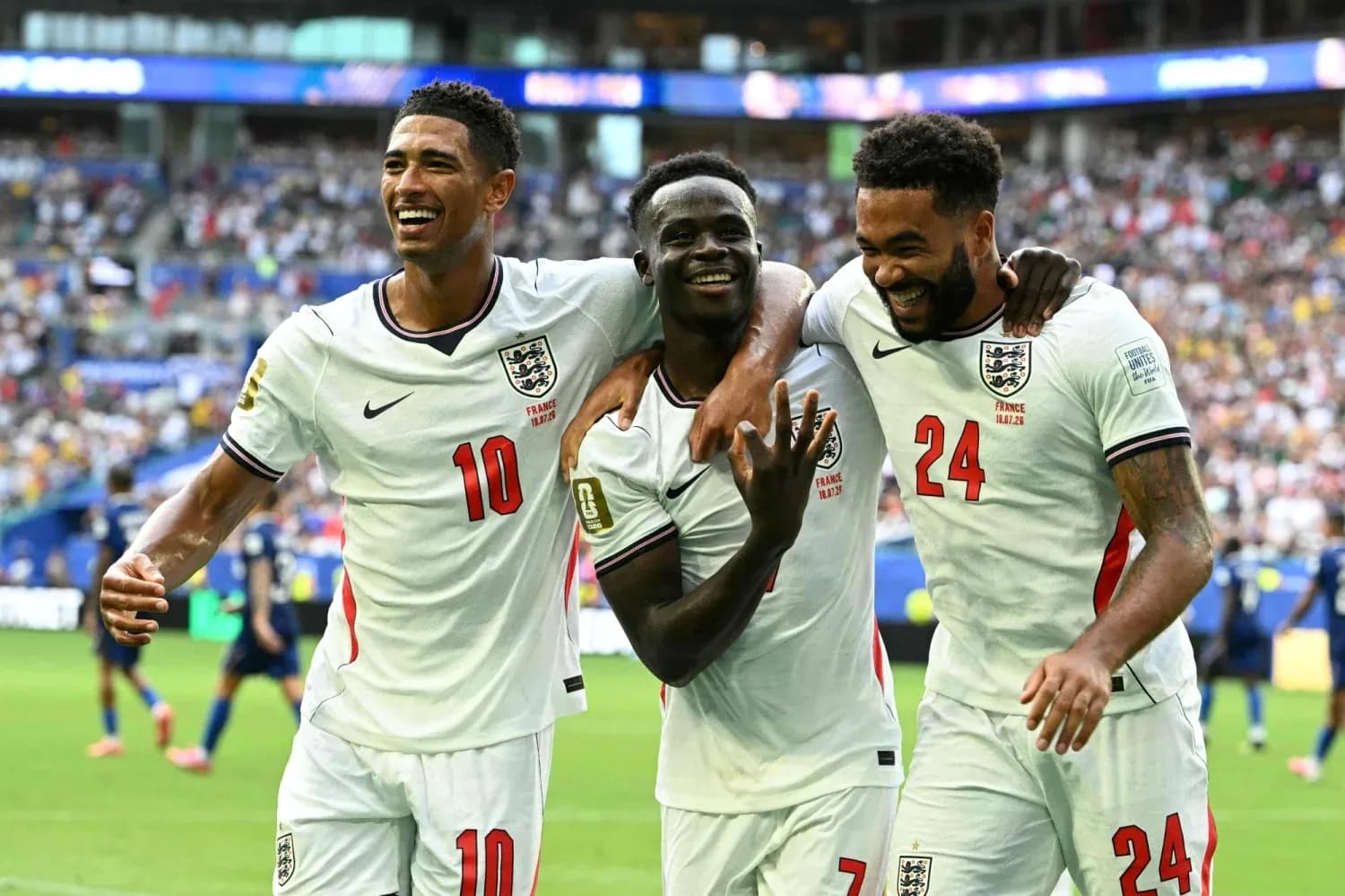 Jugadores de Inglaterra celebrando un gol Jugadores de Inglaterra celebrando un gol
