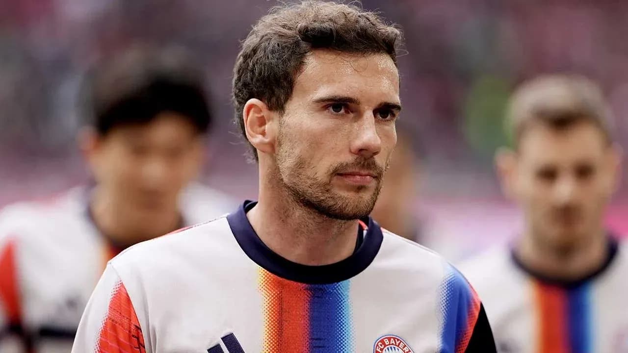 Jugador de Bayern Múnich en la alineación previa al partido Jugador de Bayern Múnich en la alineación previa al partido