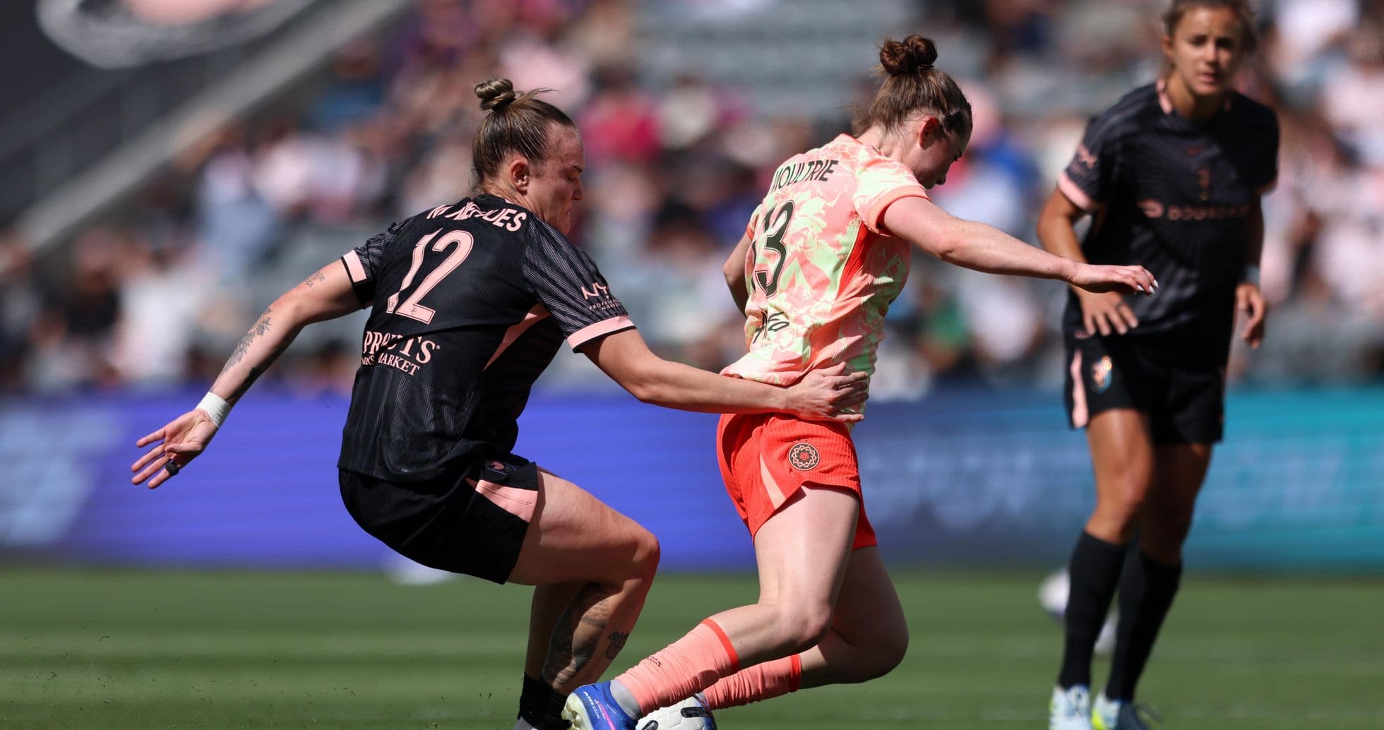 Jugadora del Portland Thorns W en acción Jugadora del Portland Thorns W en acción