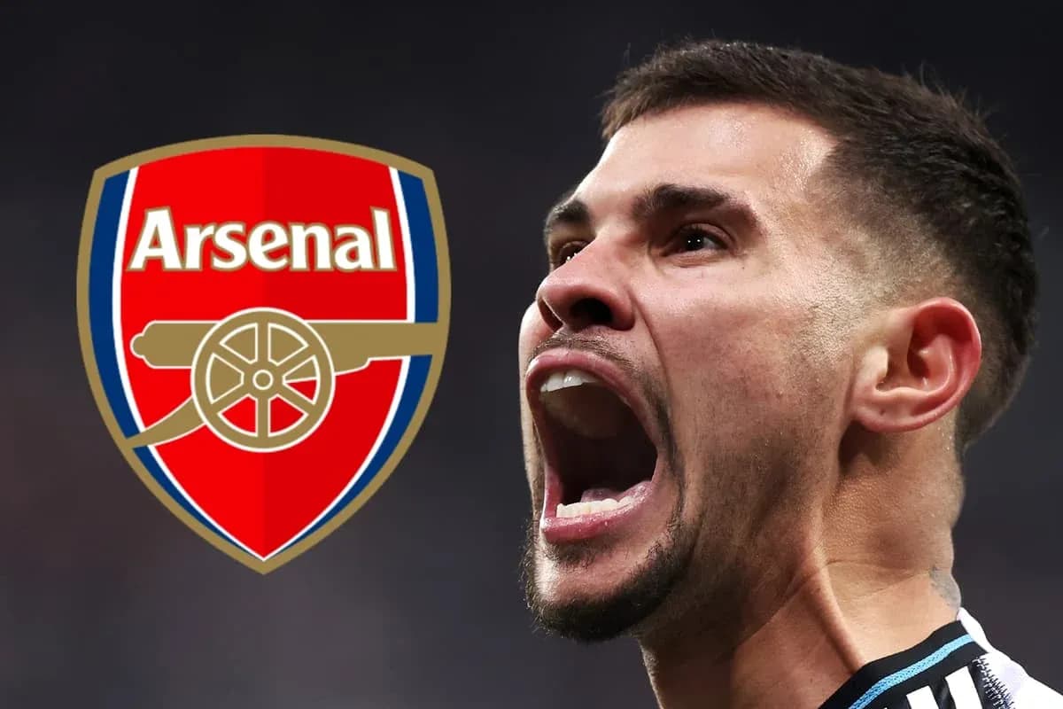 Jugador de Arsenal celebrando con el logo del club Jugador de Arsenal celebrando con el logo del club