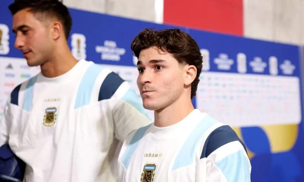 Jugadores argentinos en la zona mixta antes del partido Jugadores argentinos en la zona mixta antes del partido