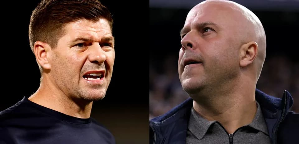 Entrenadores en conversación durante un partido Entrenadores en conversación durante un partido