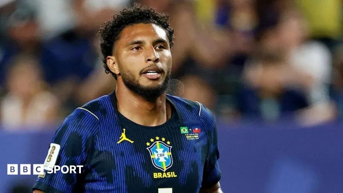 Jugador de Brasil en uniforme durante un partido Jugador de Brasil en uniforme durante un partido