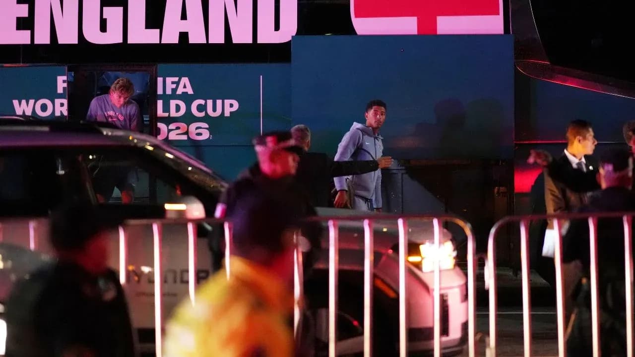 Jugadores de Inglaterra llegando al autobús de la FIFA Jugadores de Inglaterra llegando al autobús de la FIFA