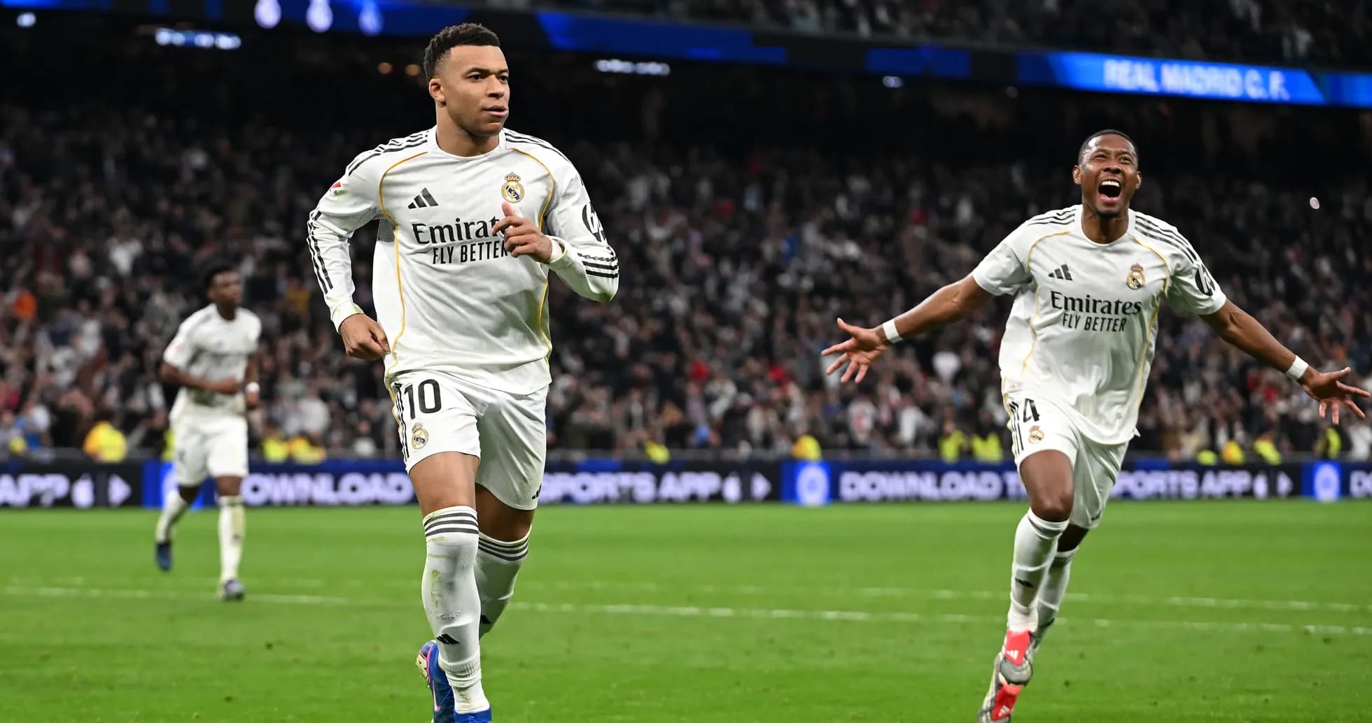 Jugadores de Real Madrid celebrando un gol Jugadores de Real Madrid celebrando un gol