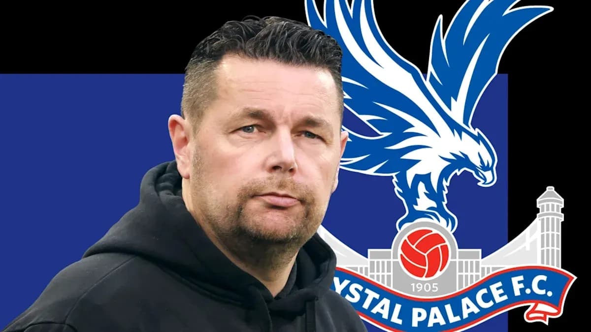 Entrenador de Crystal Palace con logo del club Entrenador de Crystal Palace con logo del club