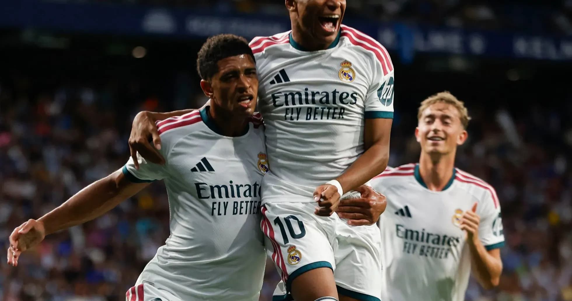 Jugadores del Real Madrid celebrando un gol Jugadores del Real Madrid celebrando un gol