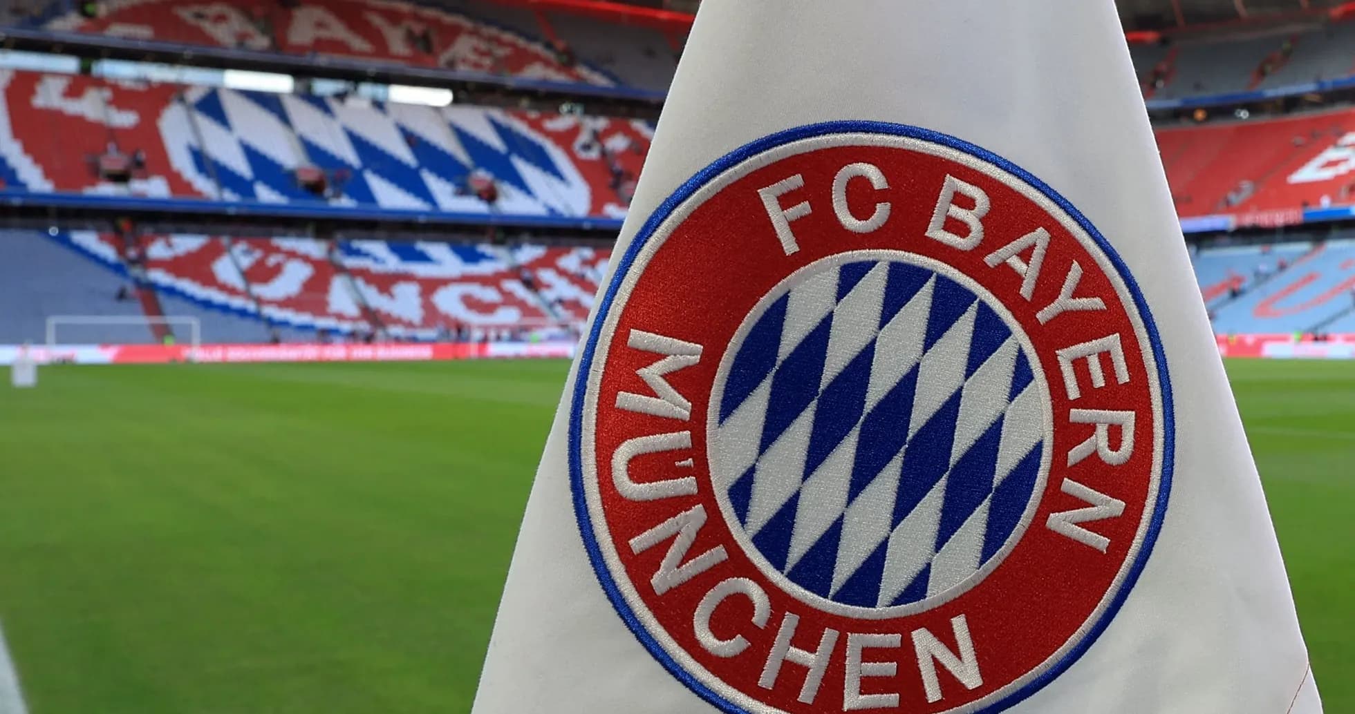 Bandera de FC Bayern Múnich en el estadio Bandera de FC Bayern Múnich en el estadio