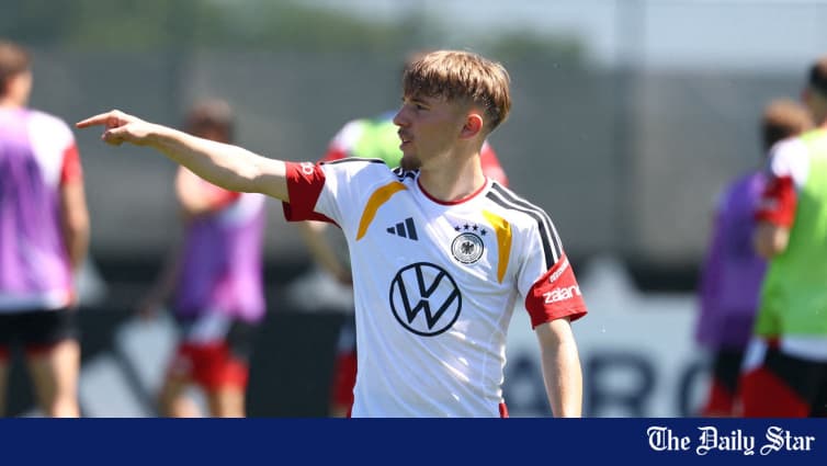 Jugador de Alemania señalando durante sesión de entrenamiento Jugador de Alemania señalando durante sesión de entrenamiento