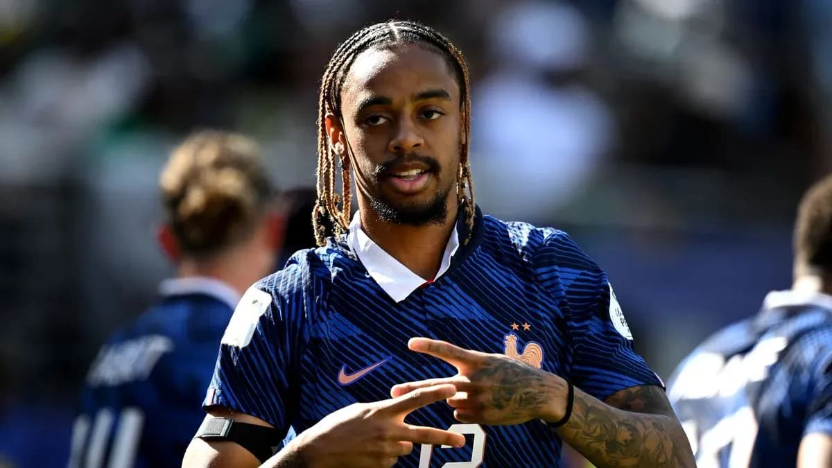 Jugador de Francia haciendo gesto durante calentamiento Jugador de Francia haciendo gesto durante calentamiento