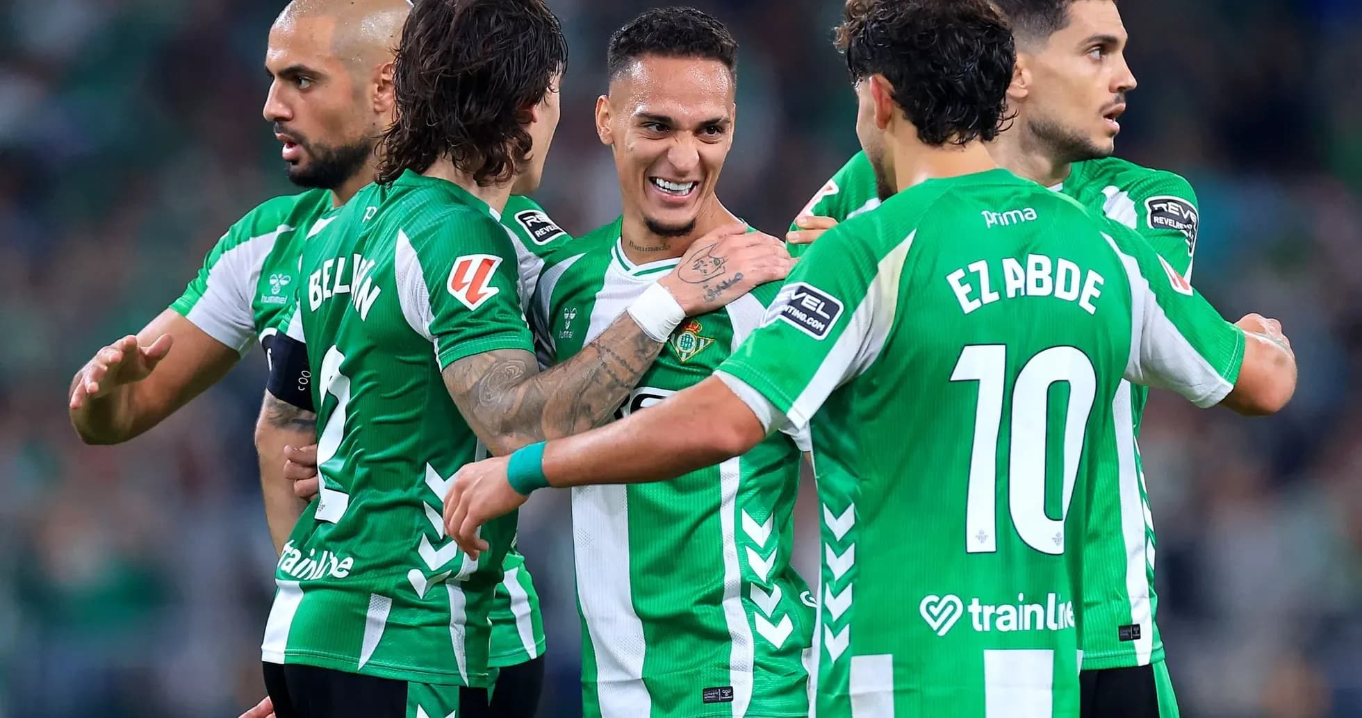 Jugadores de Real Betis celebrando un gol Jugadores de Real Betis celebrando un gol