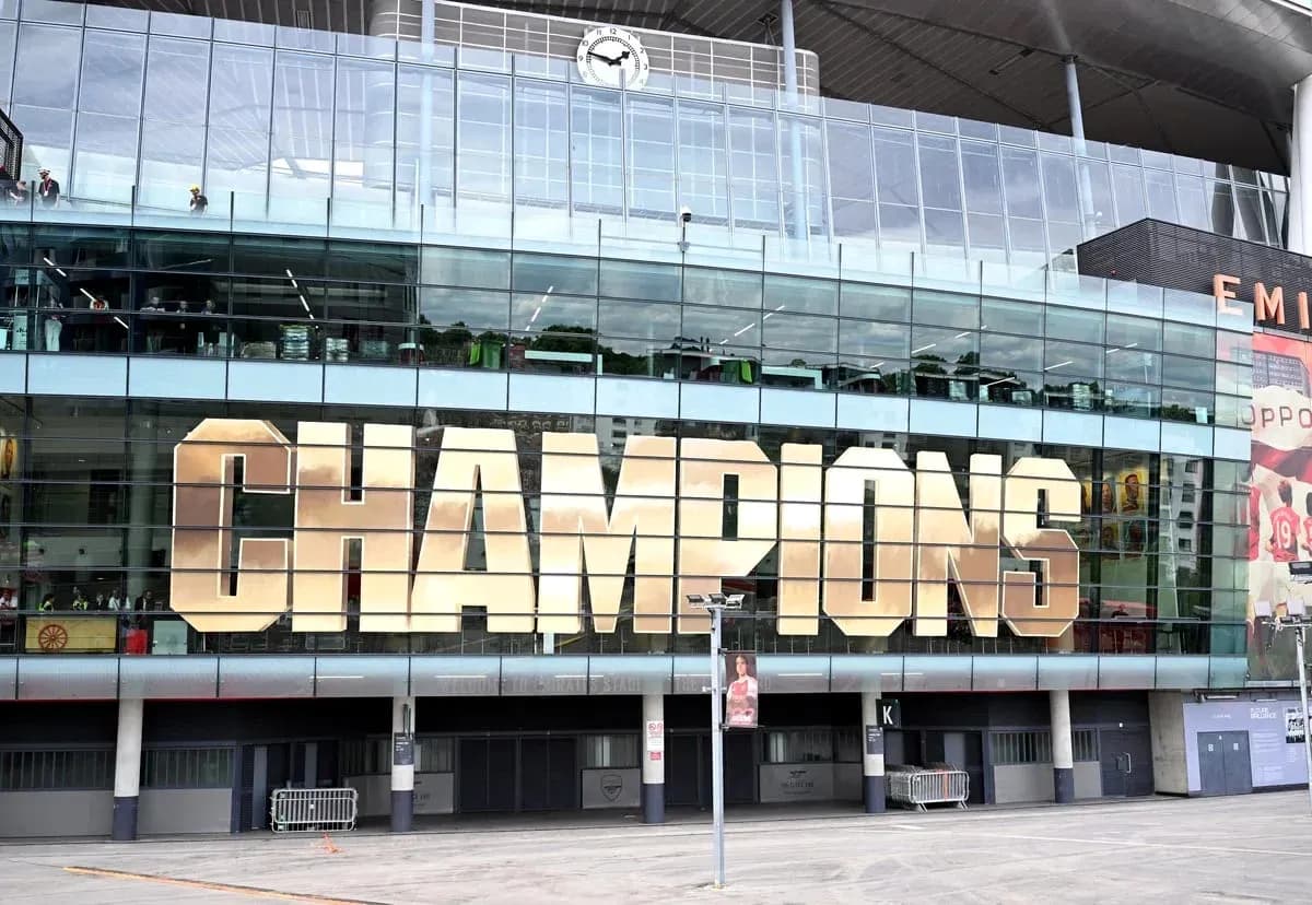 Letrero 'CHAMPIONS' en el Emirates Stadium Letrero 'CHAMPIONS' en el Emirates Stadium