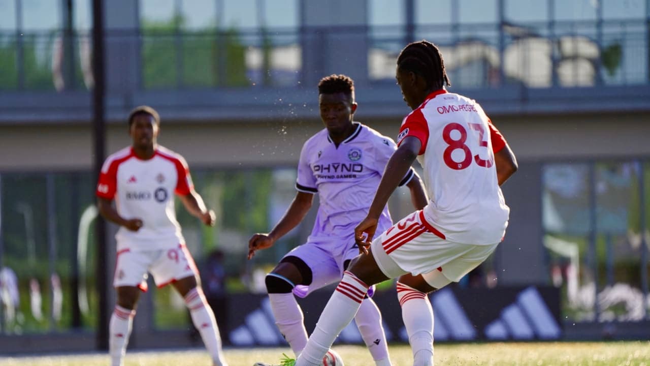 Jugadores de Connecticut FC y Toronto II en acción Jugadores de Connecticut FC y Toronto II en acción