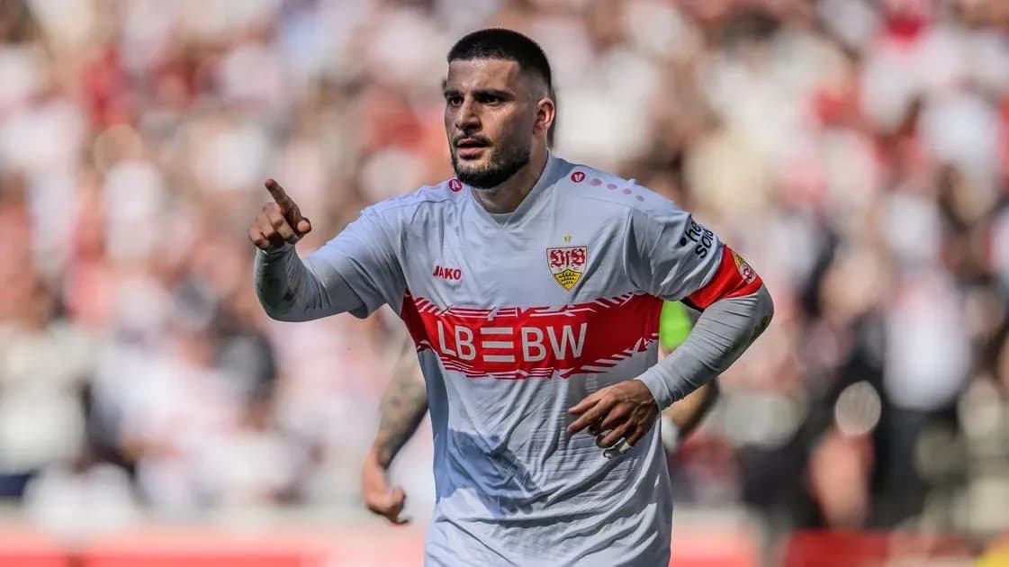 Jugador del Stuttgart señalando durante el partido Jugador del Stuttgart señalando durante el partido