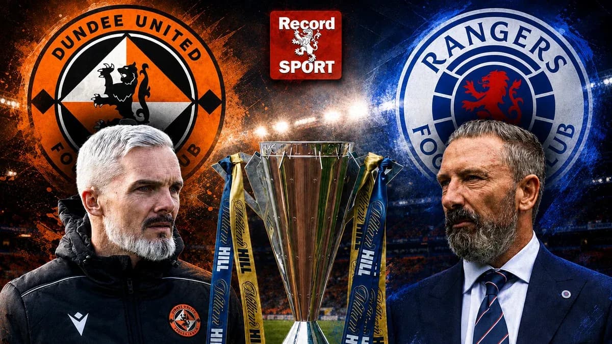 Entrenadores de Dundee United y Rangers con trofeo Entrenadores de Dundee United y Rangers con trofeo