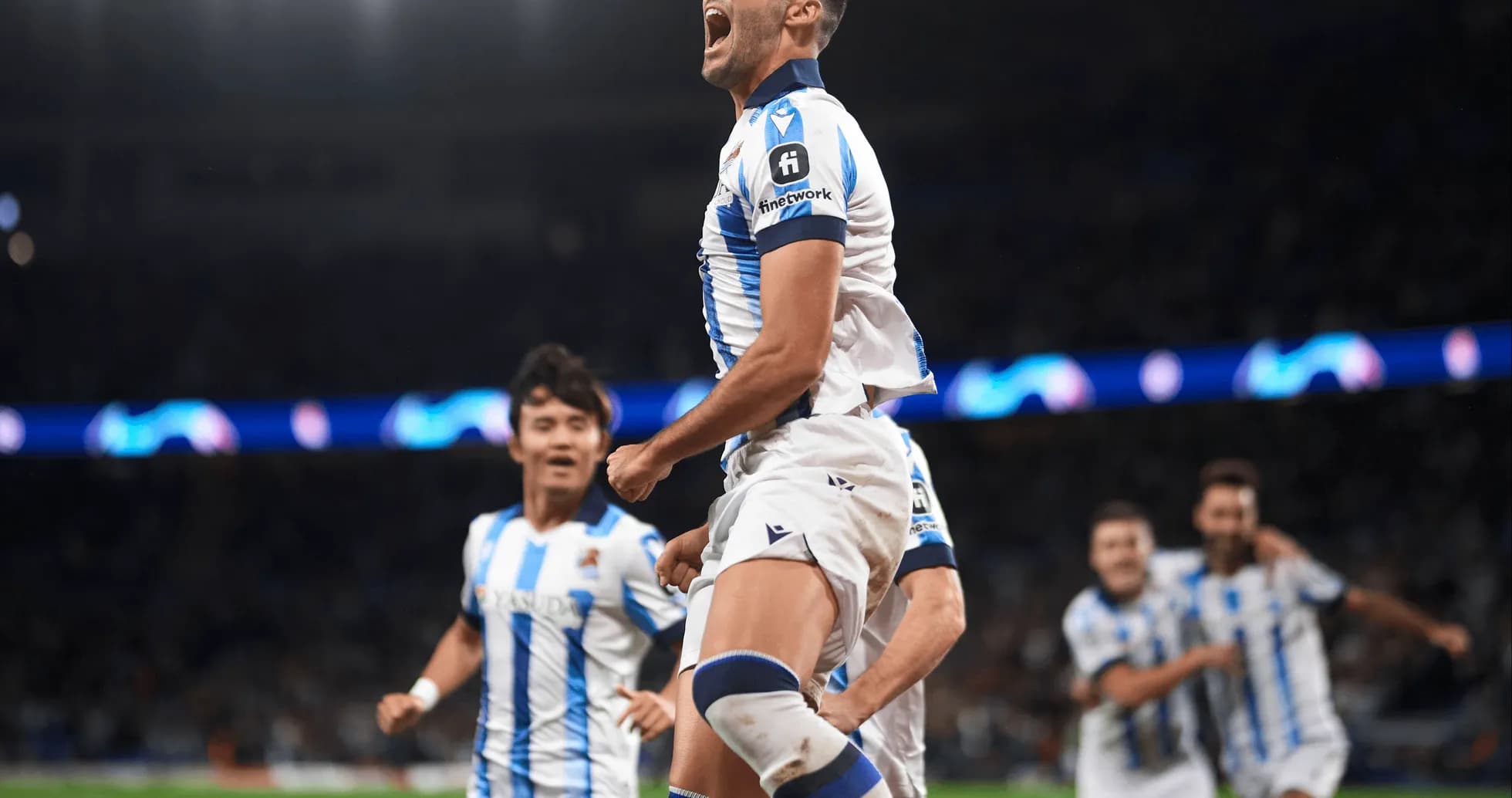 Jugador de Real Sociedad celebrando un gol Jugador de Real Sociedad celebrando un gol