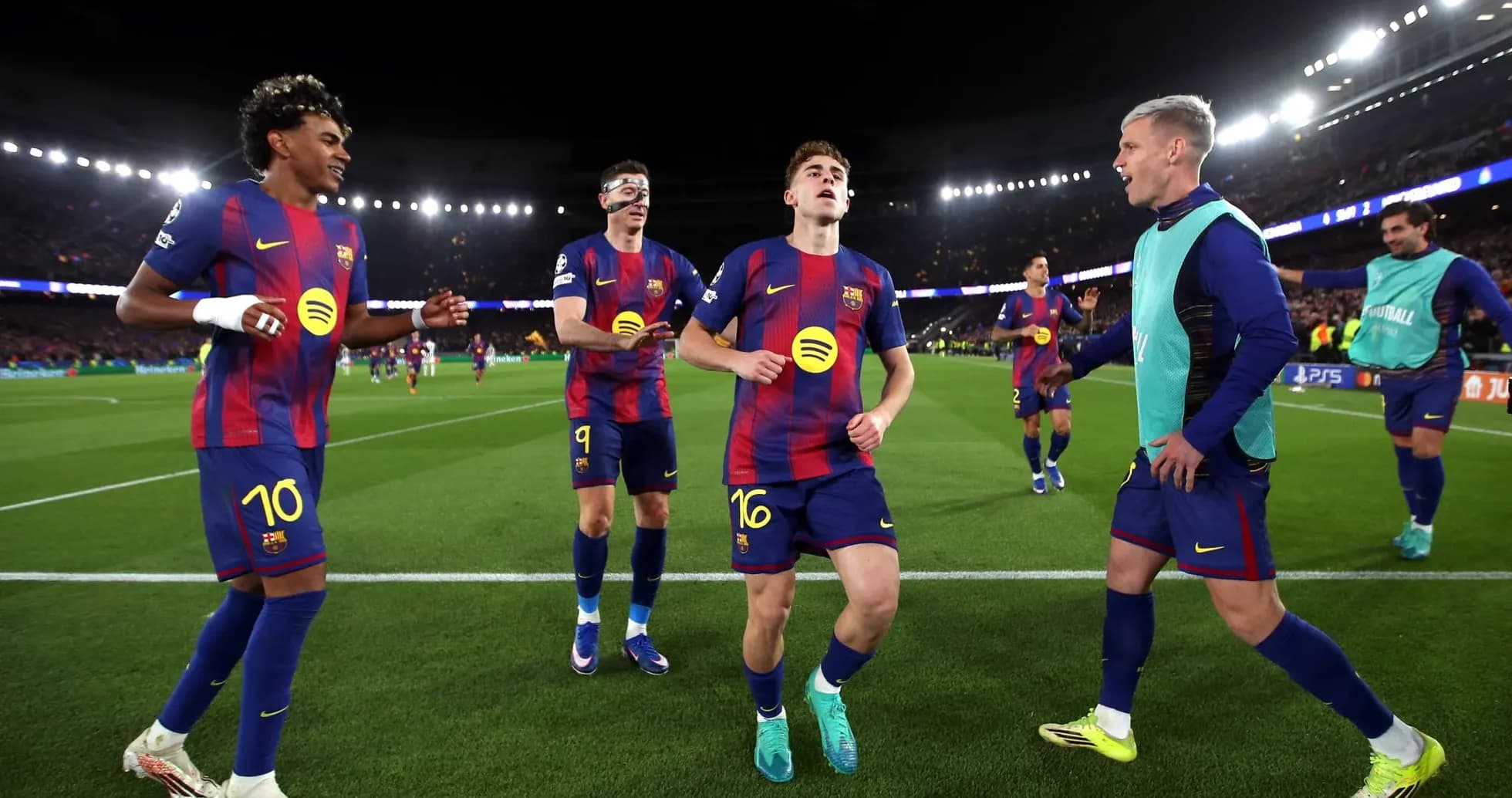 Jugadores del Barcelona celebrando un gol Jugadores del Barcelona celebrando un gol