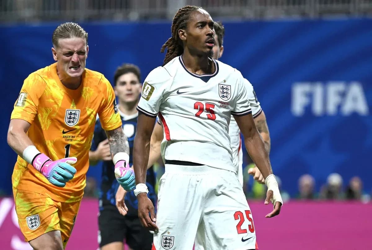 Jugadores de Inglaterra reaccionando durante el partido Jugadores de Inglaterra reaccionando durante el partido