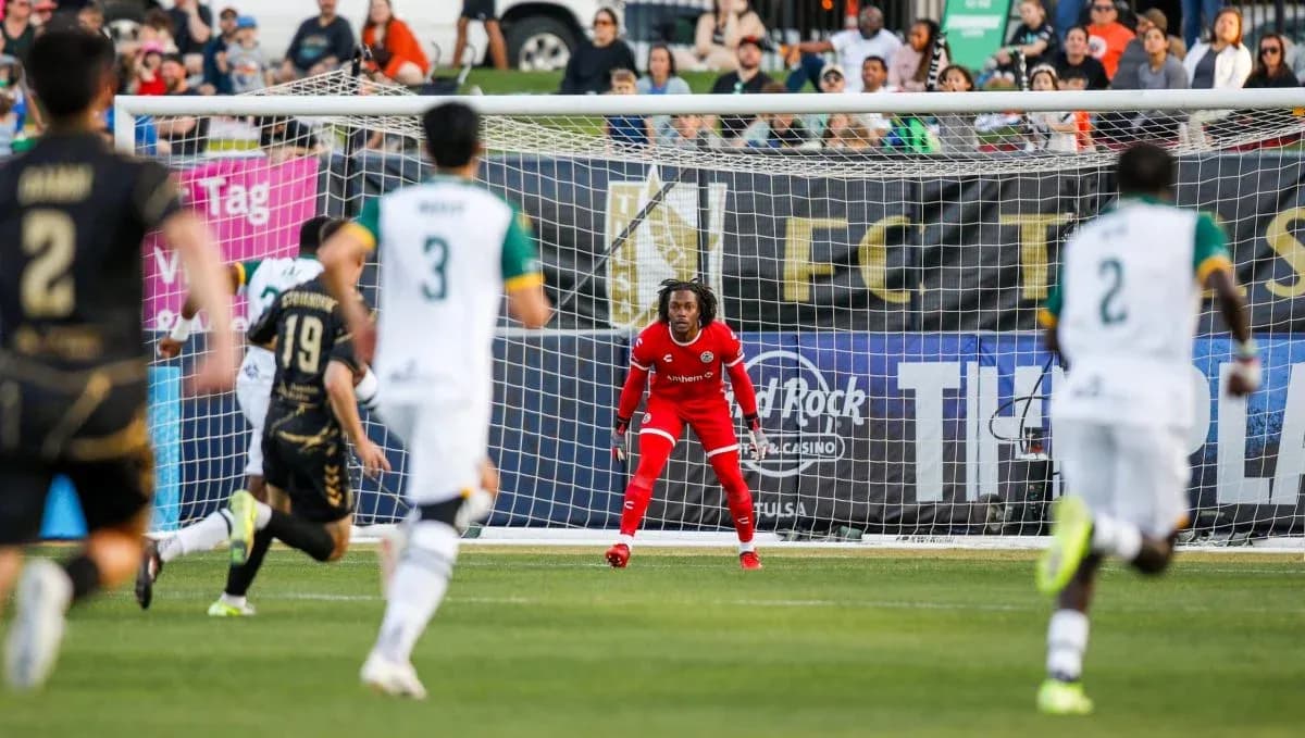 Portero preparado para detener un penalti Portero preparado para detener un penalti