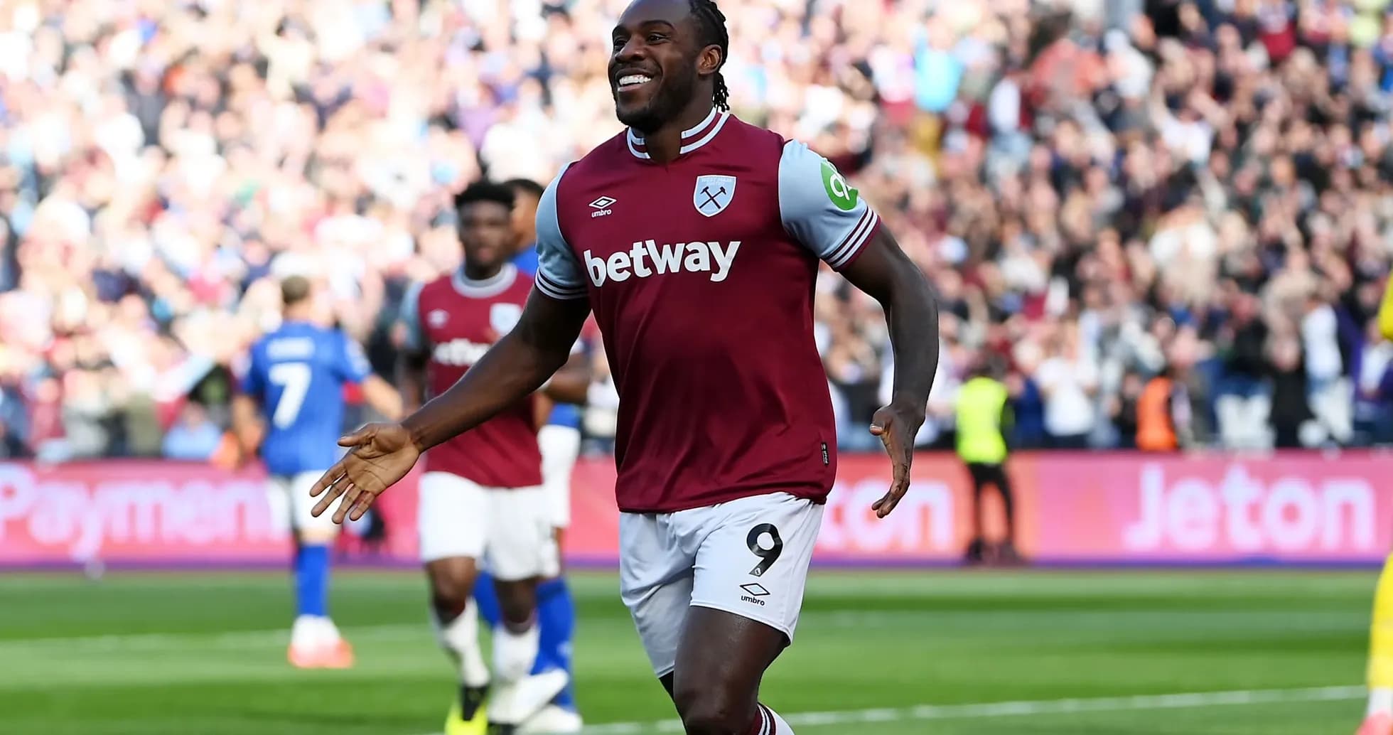 Jugador de West Ham celebrando un gol en el estadio Jugador de West Ham celebrando un gol en el estadio