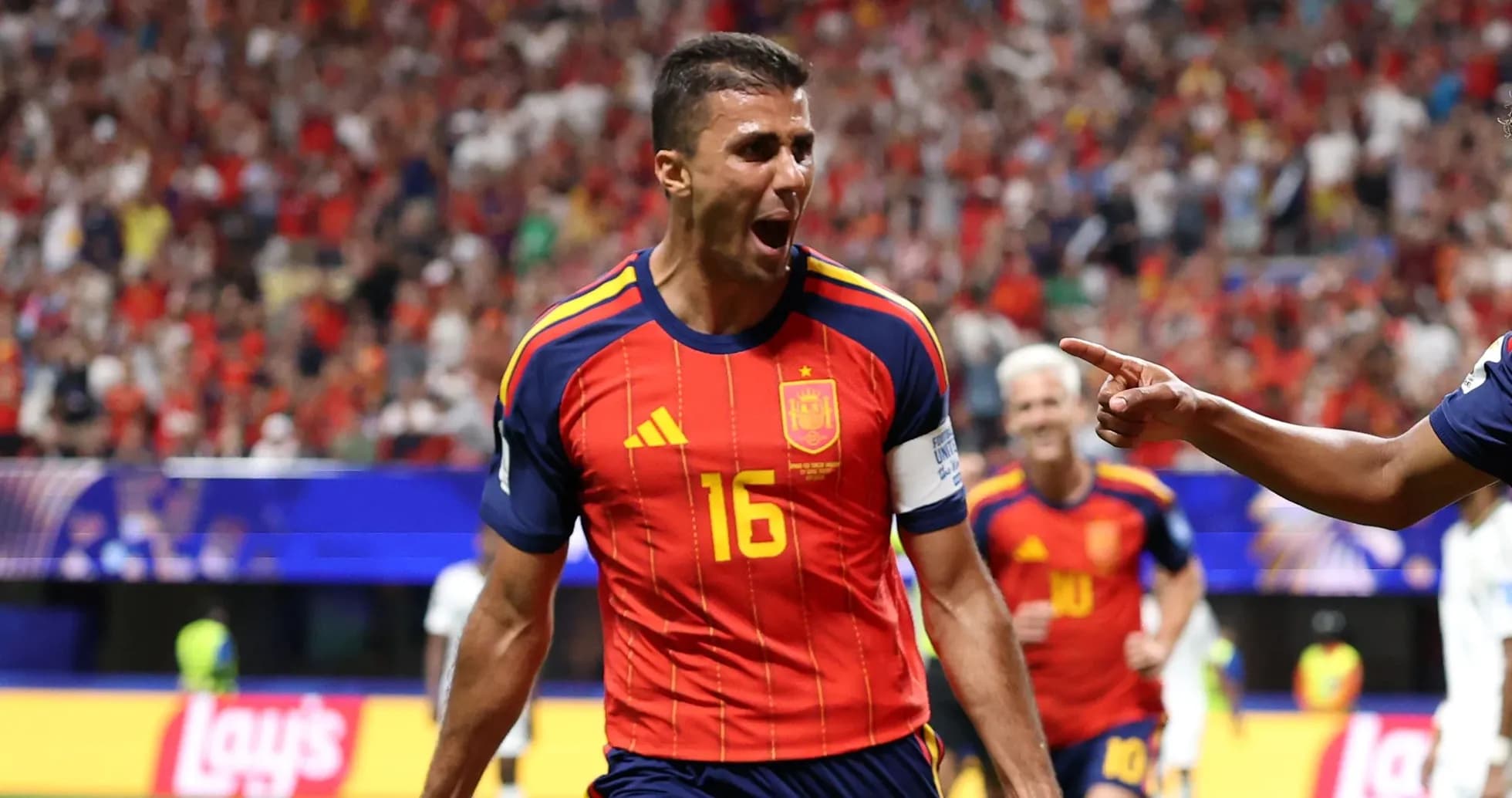 Jugador español celebrando un gol en el partido Jugador español celebrando un gol en el partido