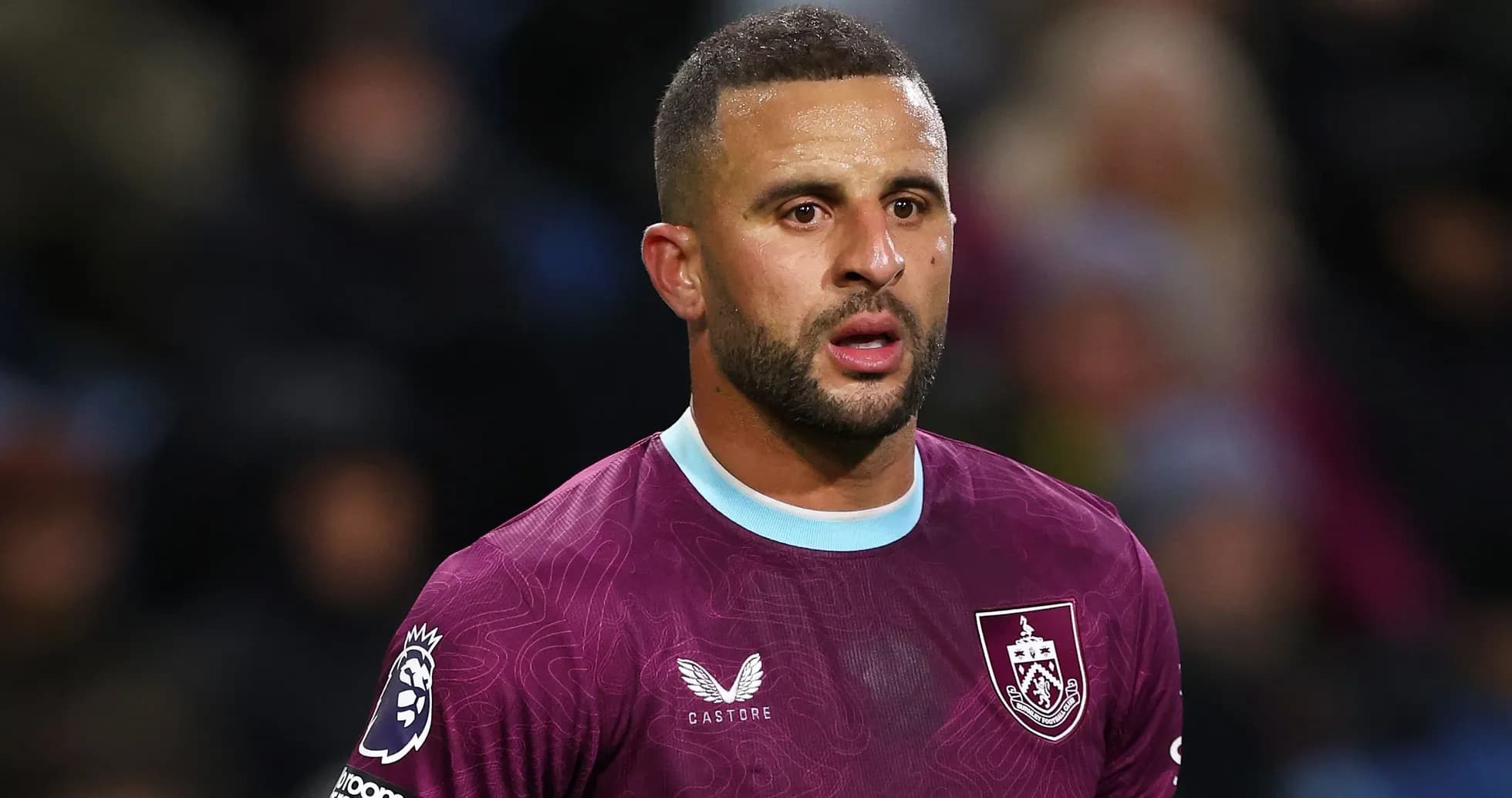 Jugador de Burnley en acción durante un partido Jugador de Burnley en acción durante un partido