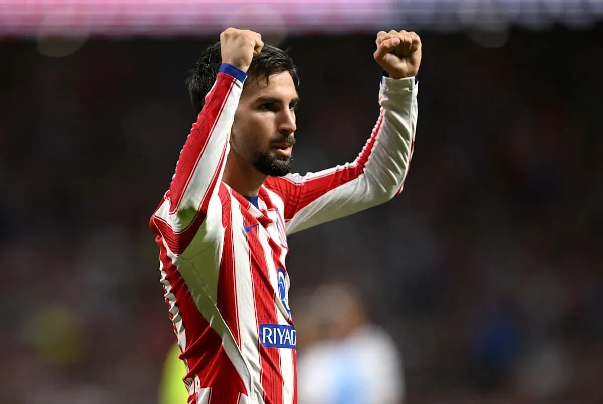 Jugador de Atlético de Madrid celebrando un gol Jugador de Atlético de Madrid celebrando un gol