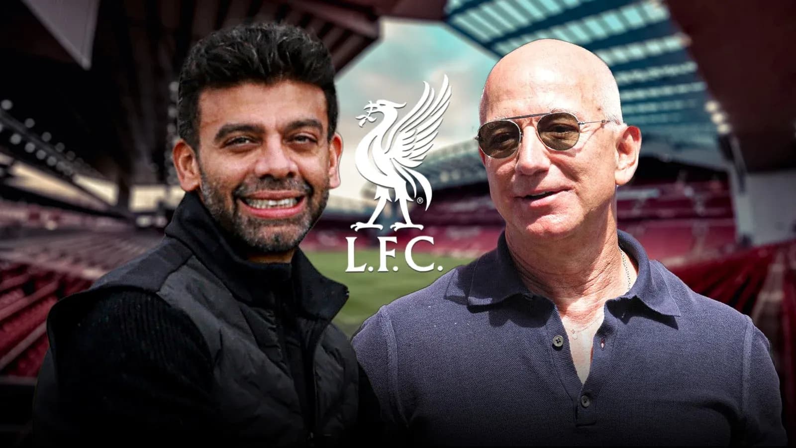 Dos hombres sonriendo en estadio de Liverpool Dos hombres sonriendo en estadio de Liverpool