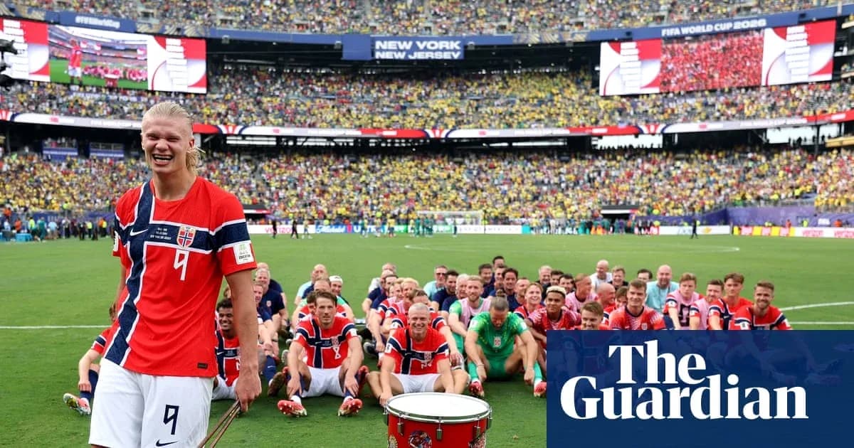 Jugadores de Noruega posando en el campo de fútbol Jugadores de Noruega posando en el campo de fútbol