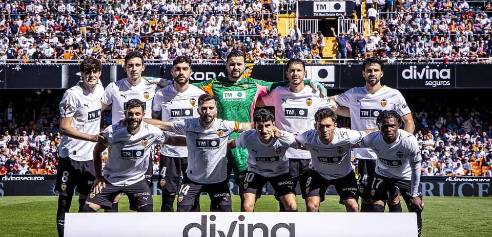 Alineación de Valencia en el estadio Alineación de Valencia en el estadio