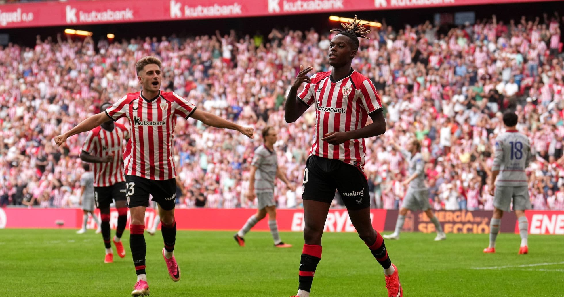 Jugador del Athletic Club celebrando un gol en el estadio Jugador del Athletic Club celebrando un gol en el estadio