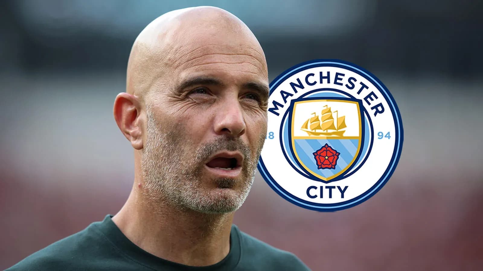 Entrenador de Manchester City con logo del club Entrenador de Manchester City con logo del club